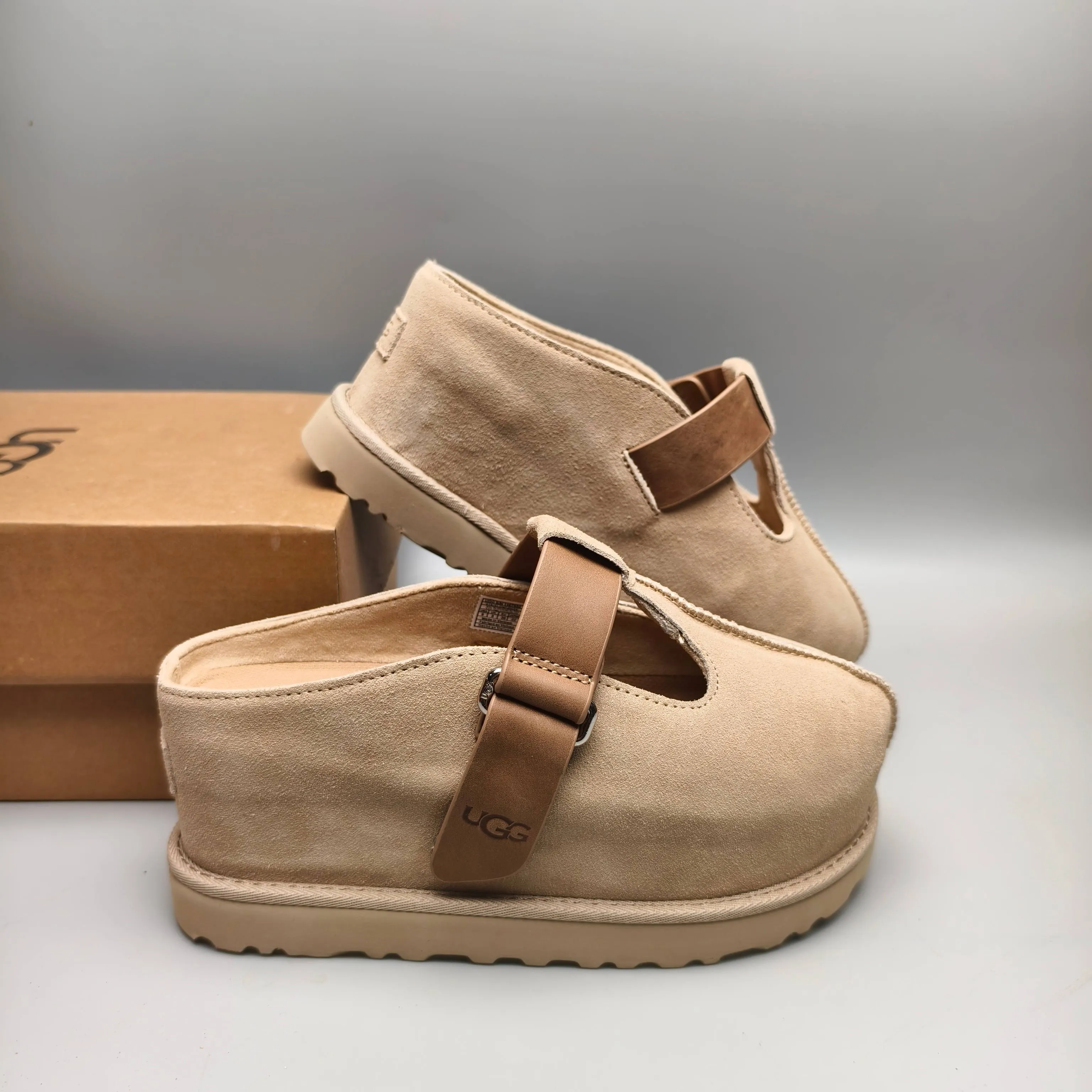 💰500 UGG sheepskin all-in-one snow boots 7550 spring and summer thick-soled casual style color: maroon sand black leather code number: 35-41?